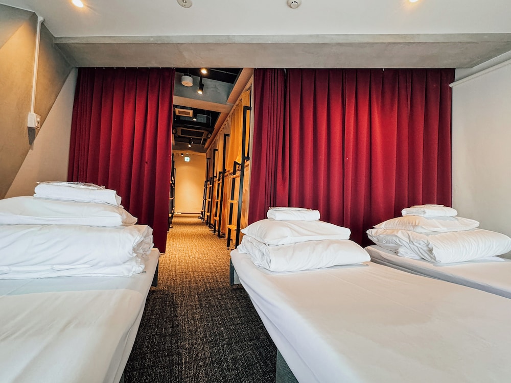 Person mixed dormitory room (Female and male shared) (Shared toilet and shower) 客室12 | UNPLAN Shinjuku – Hostel