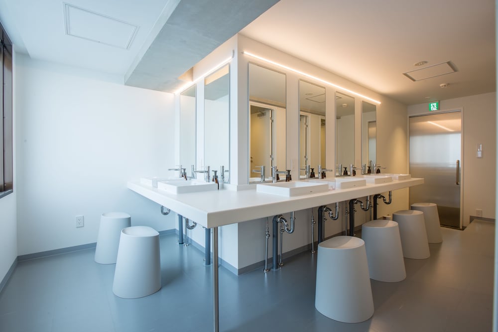 Person mixed dormitory room (Female and male shared) (Shared toilet and shower) バスルーム0 | UNPLAN Shinjuku – Hostel