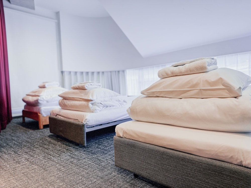 Person mixed dormitory room (Female and male shared) (Shared toilet and shower) 客室7 | UNPLAN Shinjuku – Hostel