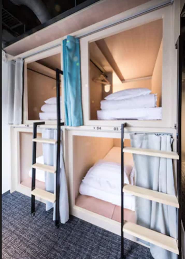 二段ベッドルーム (4ベッド, 共用バスルーム) 客室2 | UNPLAN Shinjuku – Hostel