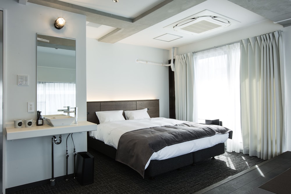 ダブルベッドルーム (バスルーム付き) 客室5 | UNPLAN Shinjuku – Hostel