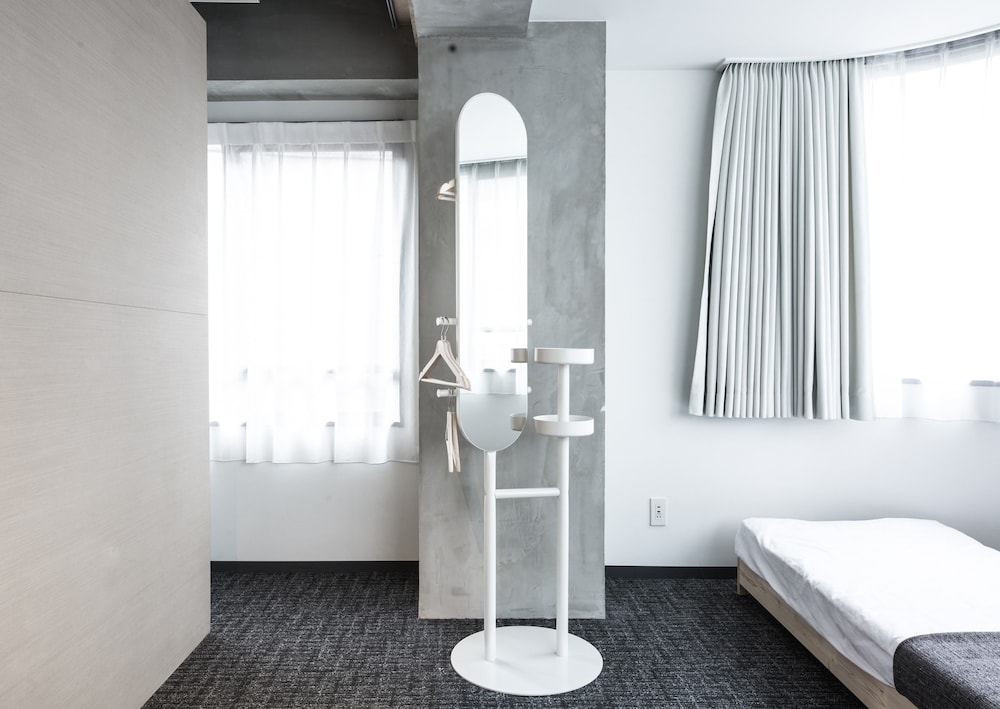 Person mixed dormitory room (Female and male shared) (Shared toilet and shower) 客室3 | UNPLAN Shinjuku – Hostel
