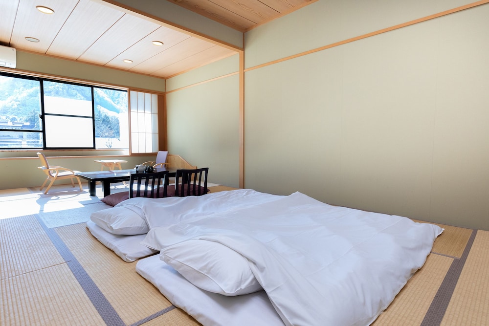 ファミリー和室 共用バスルーム | Tabist 風雪