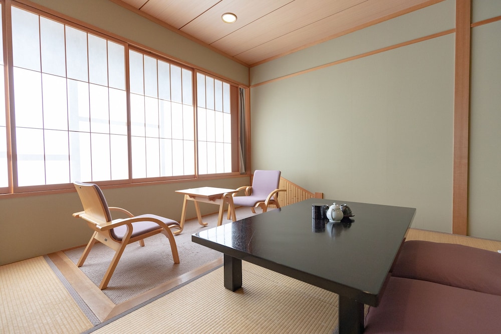 ファミリー和室 共用バスルーム 客室3 | Tabist 風雪