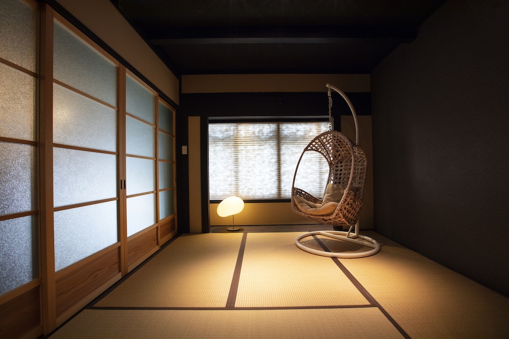 町屋 1名~6名利用 リビング エリア6 | 鈴 天神町