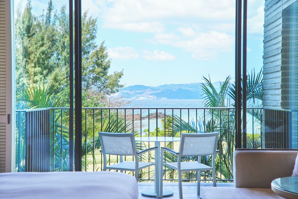 デラックスオーシャンビューツイン ビーチ / オーシャン ビュー0 | ハレクラニ沖縄