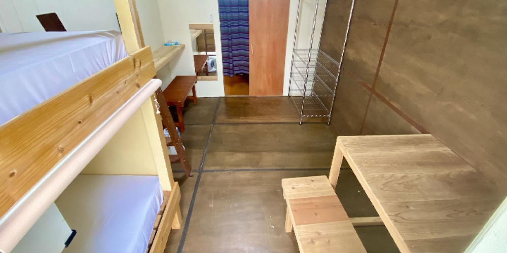 [男女共用] 個室ツインルーム 専用エアコン付き 禁煙 客室1 | ゲストハウス オプンティア