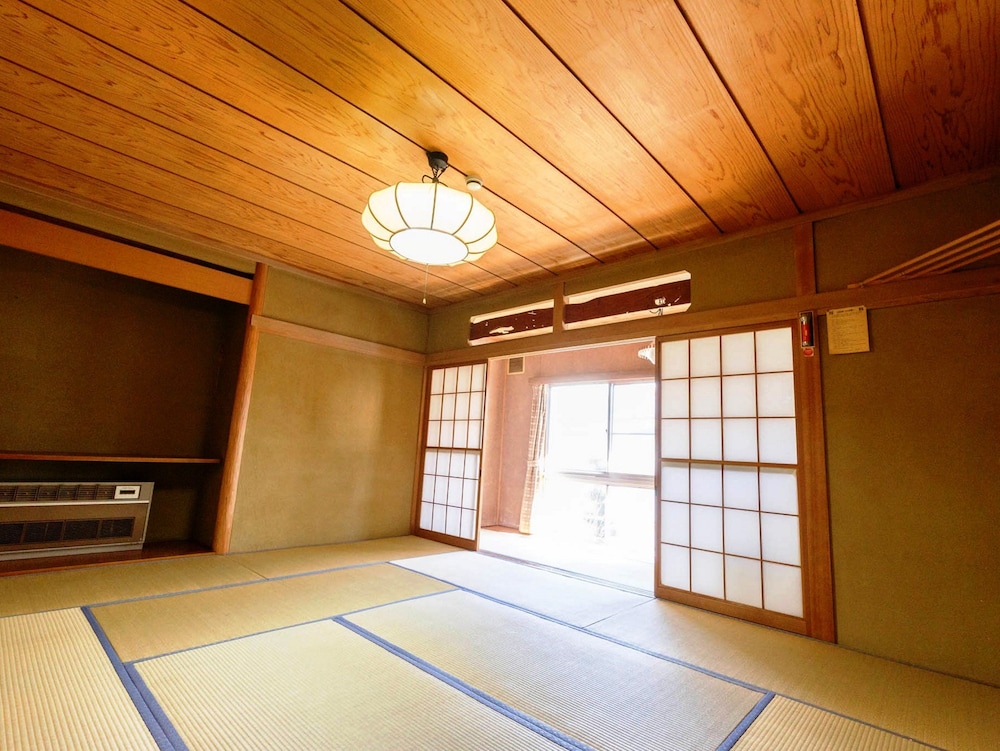 和室 3人部屋 客室2 | ゲストハウス柏屋旅館