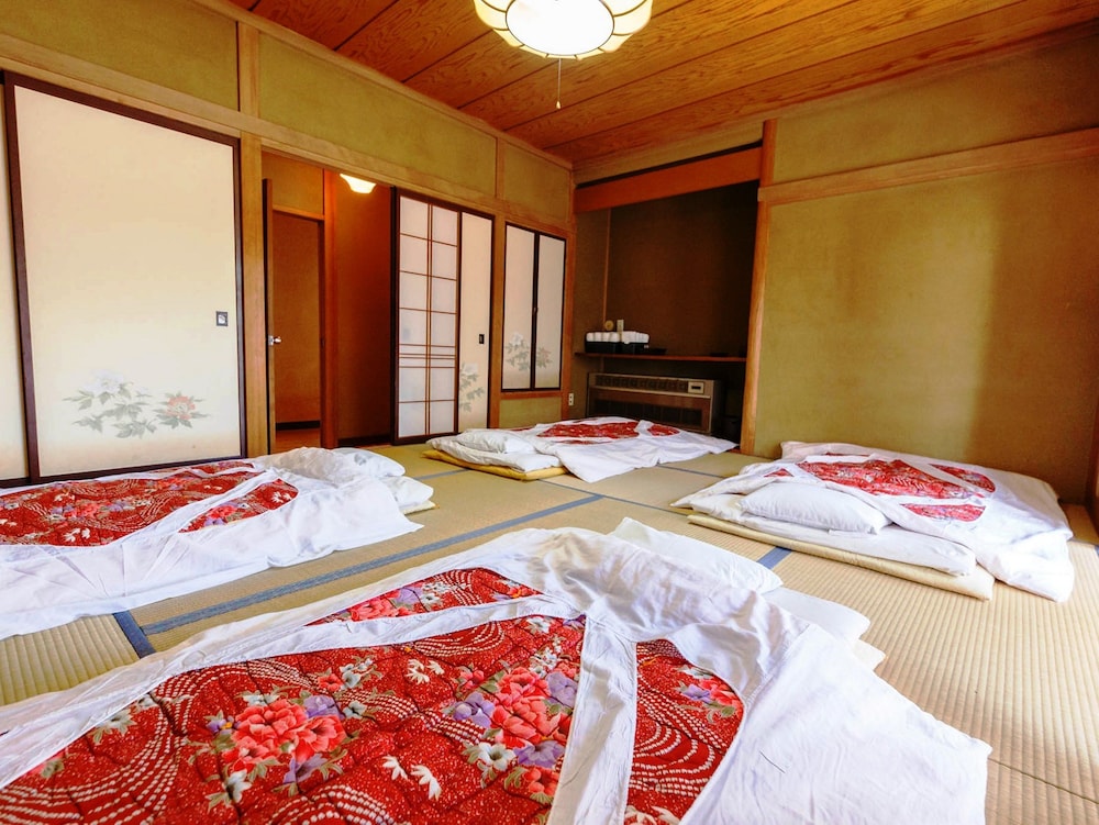 和室 4人部屋 客室3 | ゲストハウス柏屋旅館