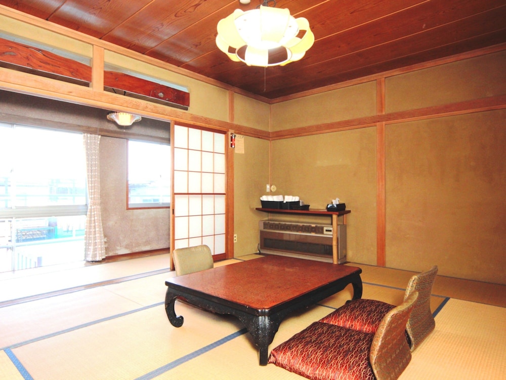 和室 4人部屋 客室1 | ゲストハウス柏屋旅館