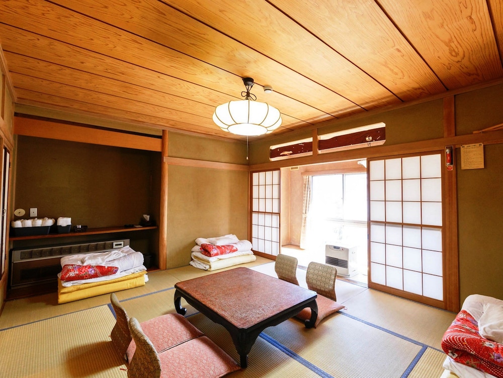 和室 4人部屋 客室2 | ゲストハウス柏屋旅館