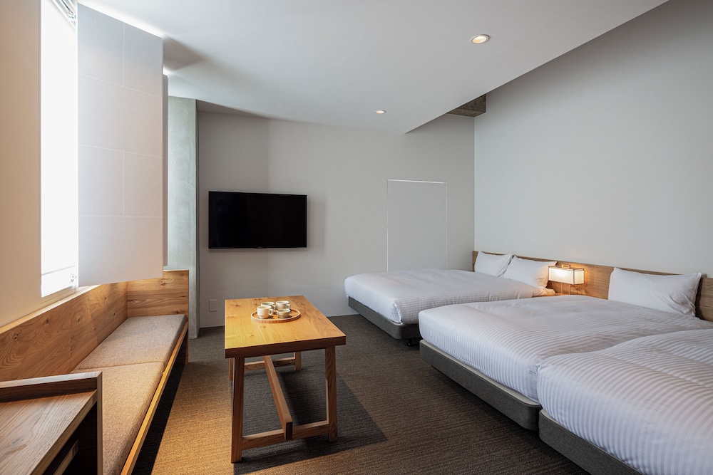 Superior 客室3 | TSUGU 京都三条 by THE SHARE HOTELS　