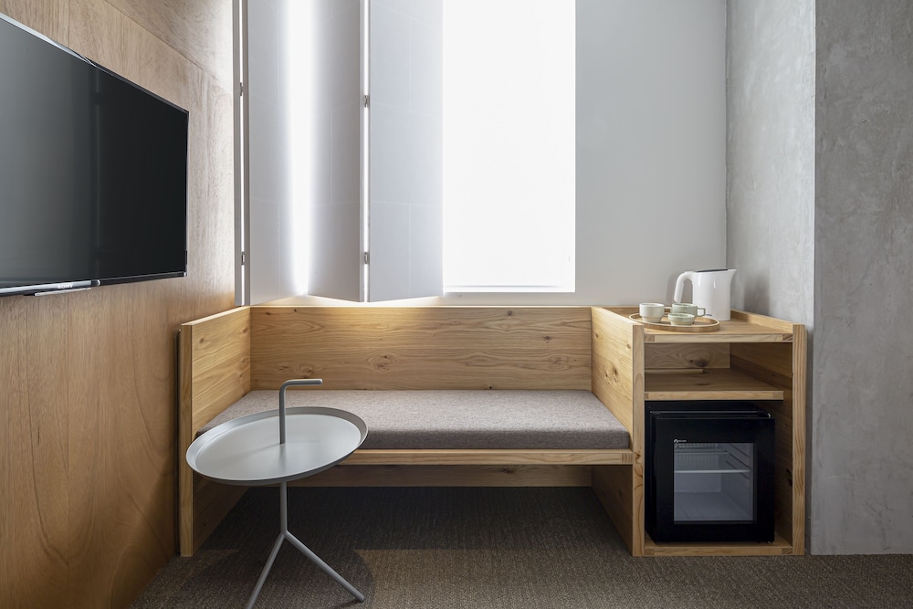 スタンダードクイーン 客室1 | TSUGU 京都三条 by THE SHARE HOTELS　