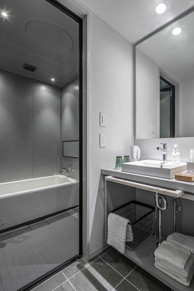 モデレートルーム バスルーム0 | TSUGU 京都三条 by THE SHARE HOTELS　