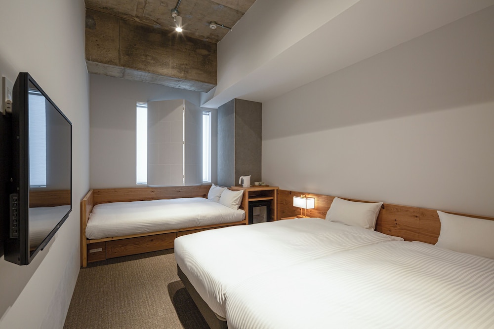 Moderate Large 客室3 | TSUGU 京都三条 by THE SHARE HOTELS　
