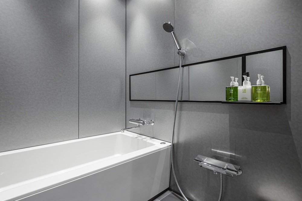 モデレートルーム バスルーム1 | TSUGU 京都三条 by THE SHARE HOTELS　