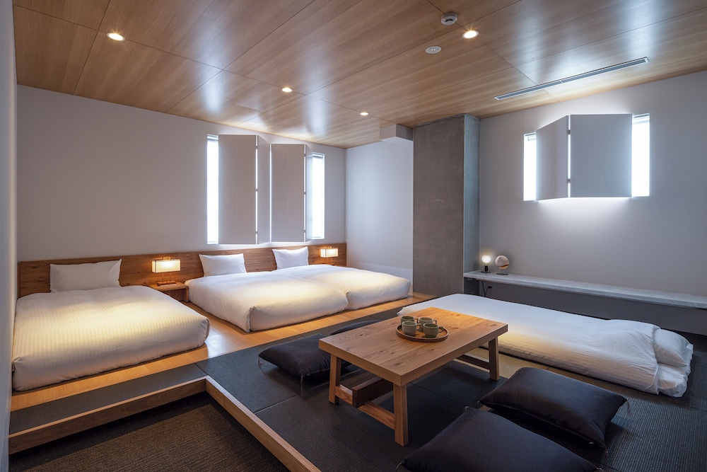 Superior with Japanese-style 客室2 | TSUGU 京都三条 by THE SHARE HOTELS　