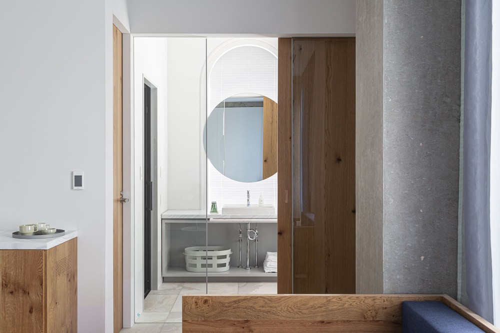 Junior Suite in the Historic Bldg. バスルーム0 | TSUGU 京都三条 by THE SHARE HOTELS　