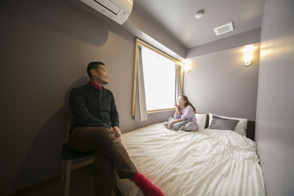 ダブルルーム 客室2 | THE WARDROBE HOTEL 下北沢