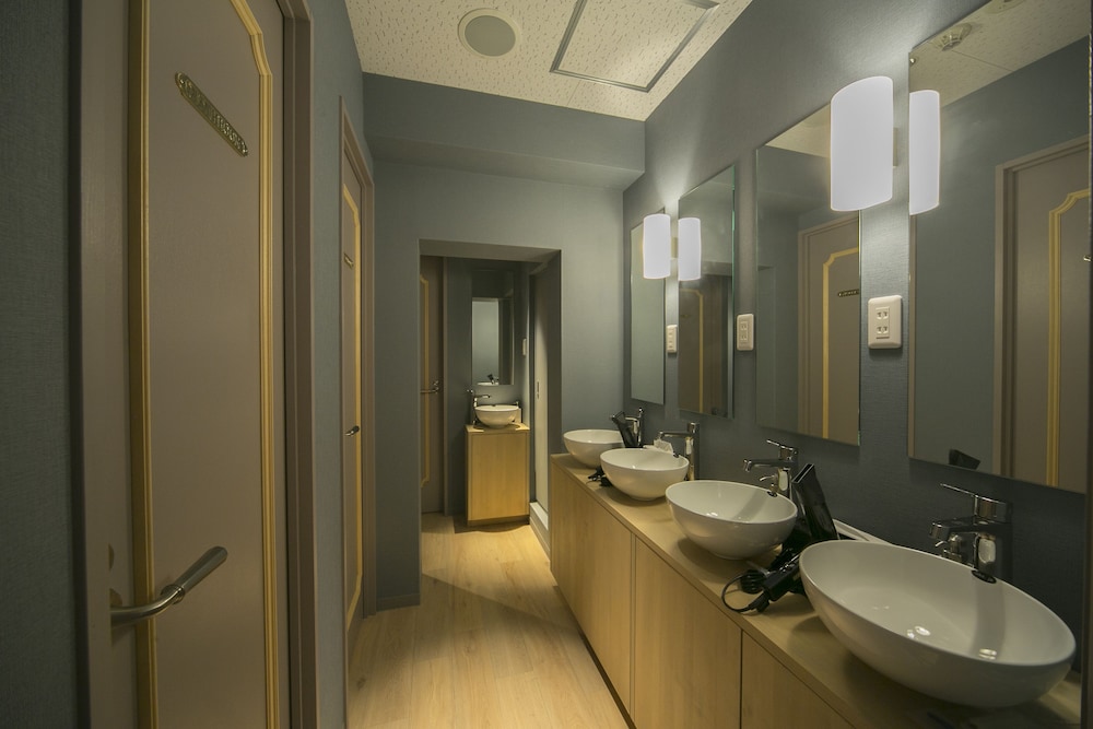 ダブルルーム バスルーム1 | THE WARDROBE HOTEL 下北沢