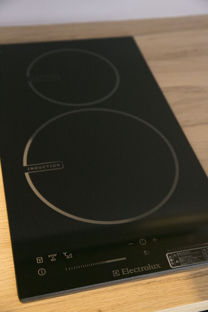 ダブルルーム 共用キッチン1 | THE WARDROBE HOTEL 下北沢