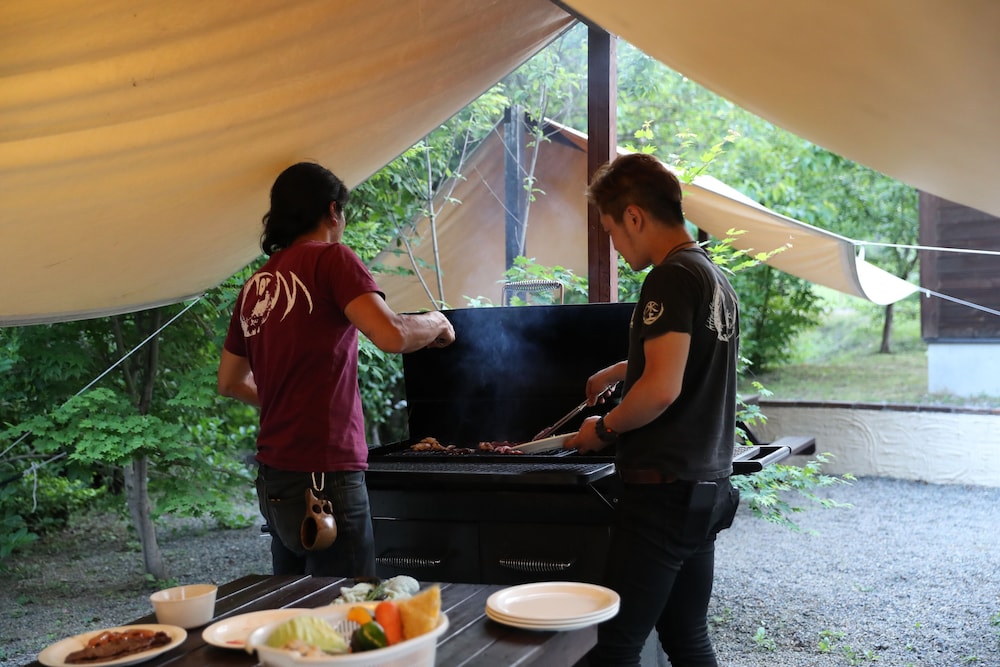 バンガロー (寝袋) 客室2 | アジアンキャンプリゾート Tapa