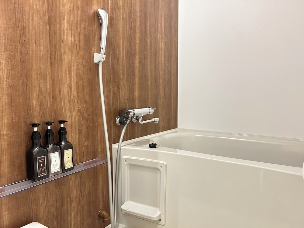 ダブルルーム 禁煙 バスルーム1 | 変なホテルプレミア 京都駅八条口前