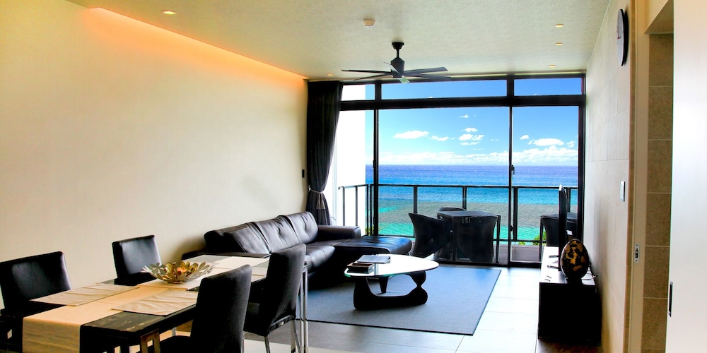 モダンスイートオーシャンビュー３F[N] リビング エリア2 | コンドミニアム ヌーサ