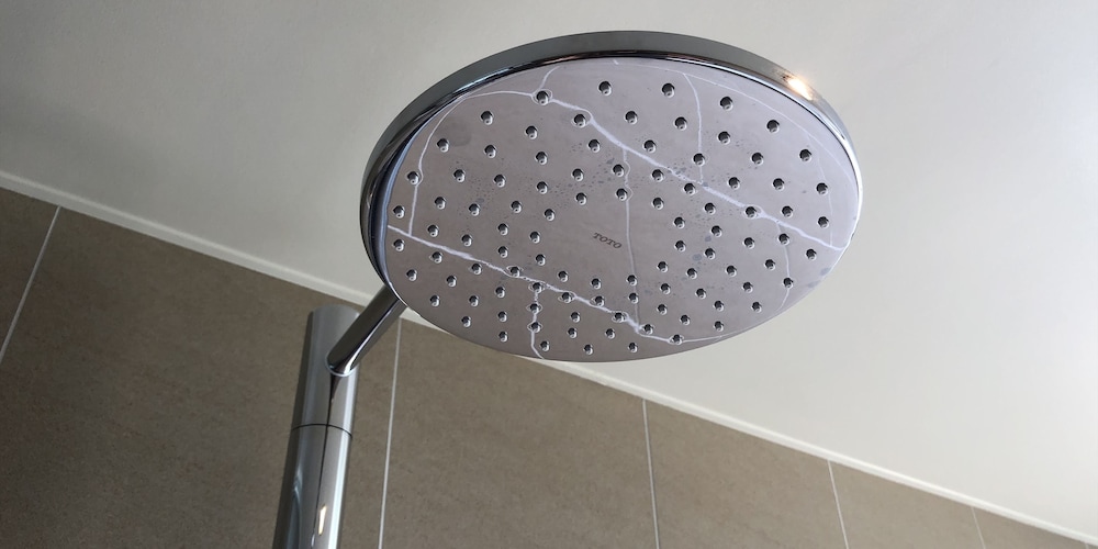 リラックススイートオーシャンビュー3F [O] バスルームのシャワー0 | コンドミニアム ヌーサ