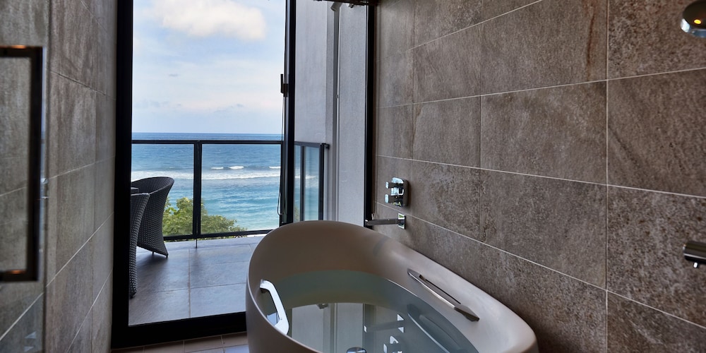 モダンスイートオーシャンビュー３F[N] バスルーム3 | コンドミニアム ヌーサ