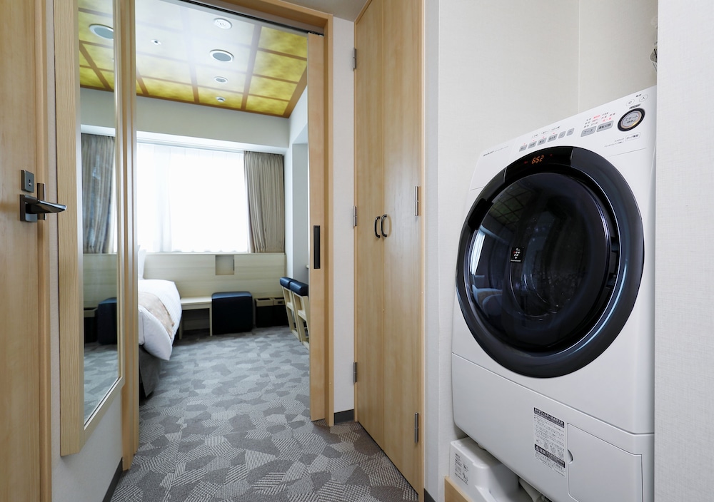 スーペリア コーナーツインルーム 全自動洗濯機付き ベッド3台（トランドルベッド追加） 禁煙 客室1 | ダイワロイネットホテル金沢 MIYABI