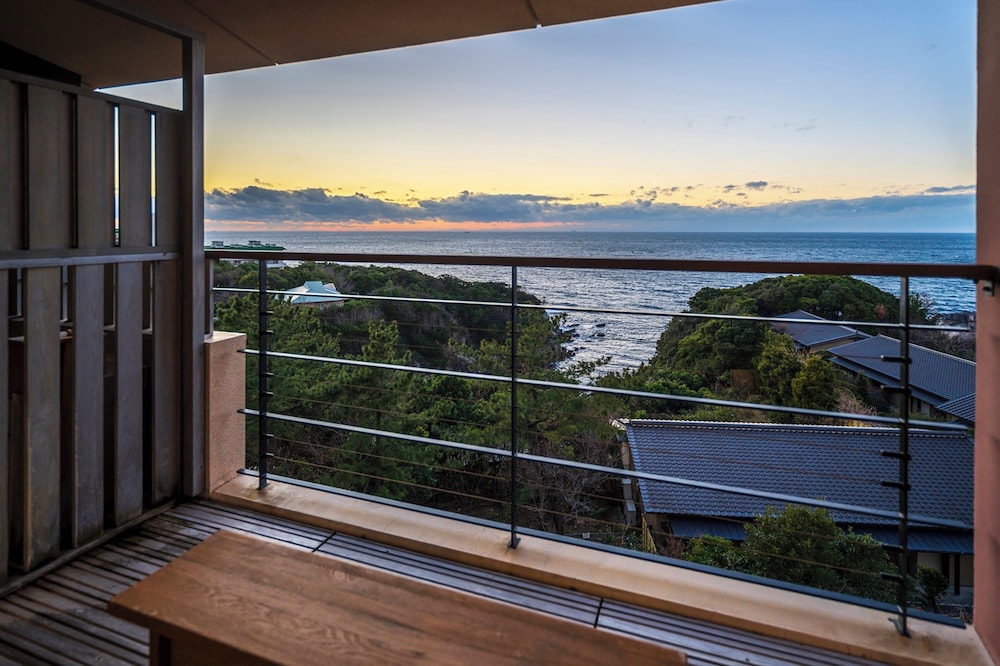 暁の抄 最上階 ツインルーム【露天風呂付/海側】禁煙 部屋からの景観0 | 浜千鳥の湯 海舟