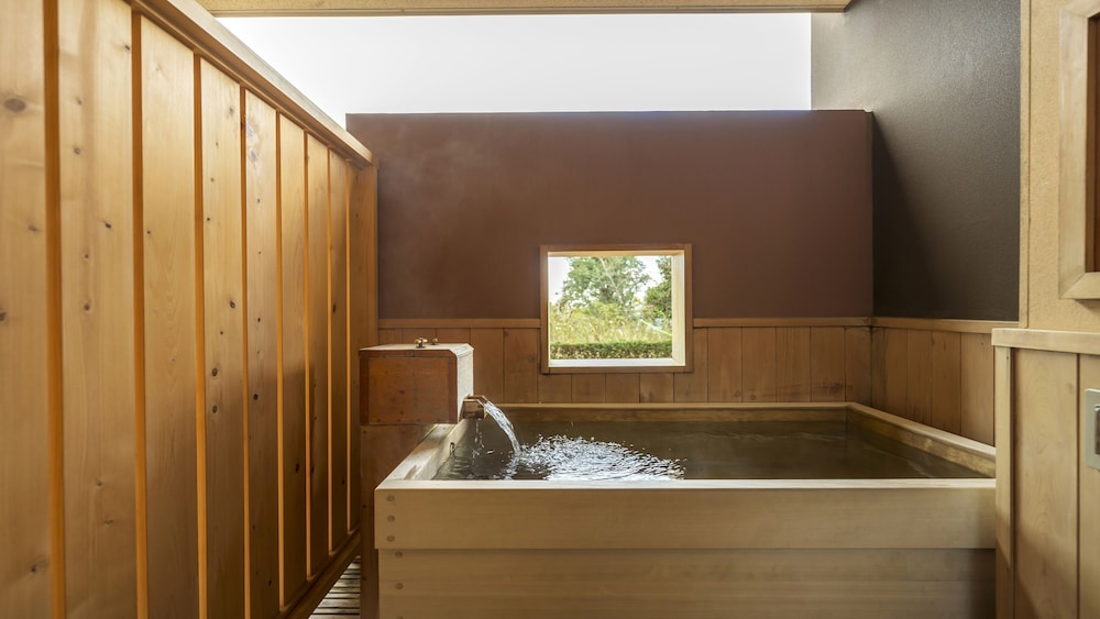 波の抄1-2階 和洋室41㎡ 眺望/庭 露天風呂付 禁煙 バスルーム0 | 浜千鳥の湯 海舟