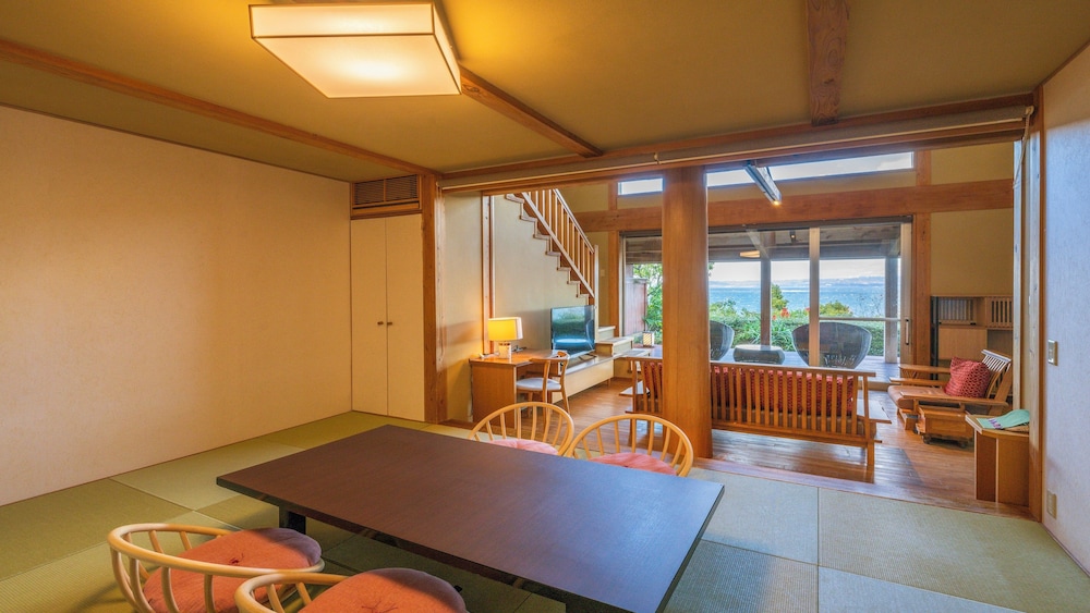 浜屋離れ メゾネット【源泉かけ流し露天風呂付/海側】禁煙 客室3 | 浜千鳥の湯 海舟