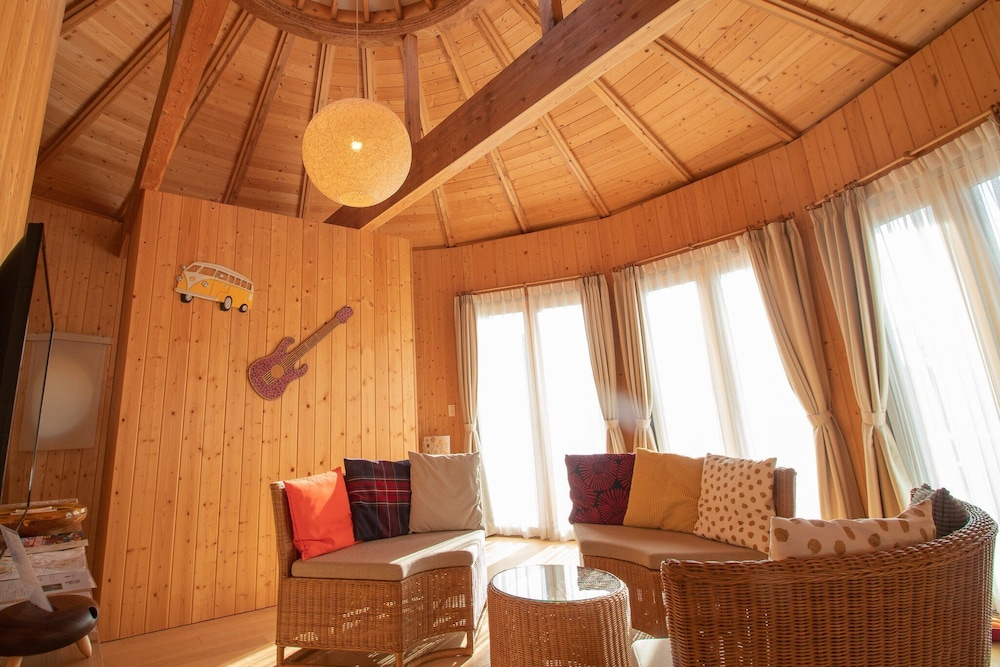 ~広いお部屋でごゆっくりと贅沢ステイ～アーリーチェックイン・レイトチェックアウト特典/森のコクーン4名定員/禁煙/全室檜風呂付 リビング エリア0 | グランシャリオ北斗七星135°