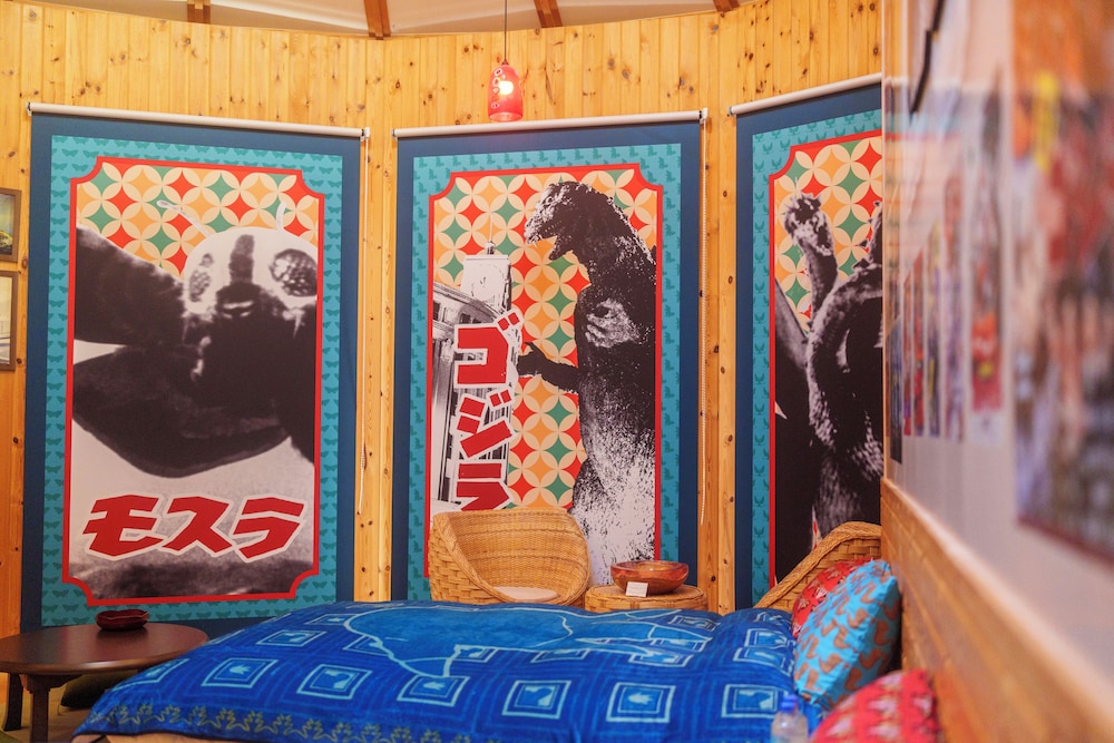 ~ゴジラコラボルーム「昭和東宝怪獣資料室」~ご宿泊者様限定の豪華オリジナルグッズをプレゼント/ゴジラ迎撃作戦ゴールドチケット付き/2名定員/禁煙/全室檜風呂付き 客室4 | グランシャリオ北斗七星135°