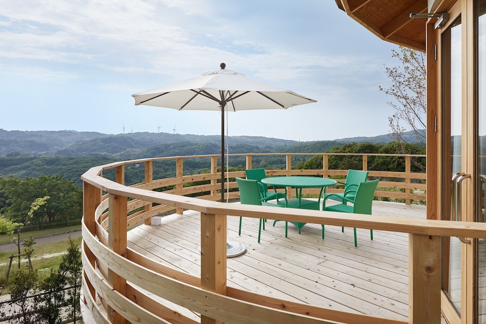 ~夕日が沈む絶景の瞬間をお部屋から~ サンセットビュー確約/名物 "淡路ビーフ山海トマトすき焼き"鍋をご堪能/風のコクーン2名定員/禁煙/全室檜風呂付 バルコニー0 | グランシャリオ北斗七星135°