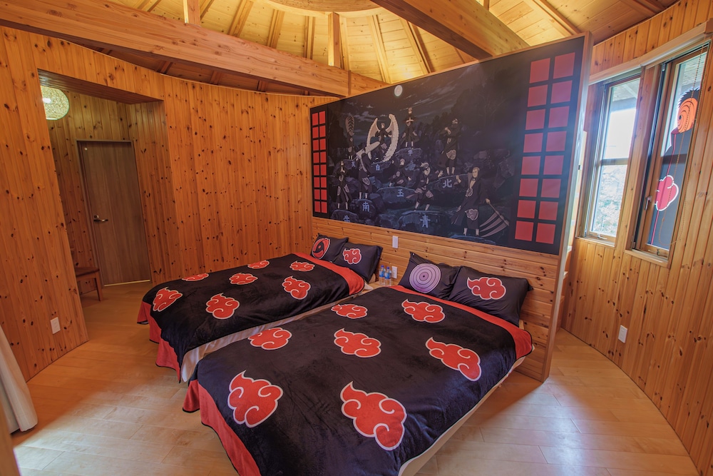 ~NARUTO-ナルト-コラボルーム「暁のコクーン」~ご宿泊者様限定の豪華オリジナルグッズをプレゼント/NARUTO&BORUTO忍里ライトチケット＋ハイドアンドシーク付き/4名定員/禁煙/全室檜風呂 客室1 | グランシャリオ北斗七星135°