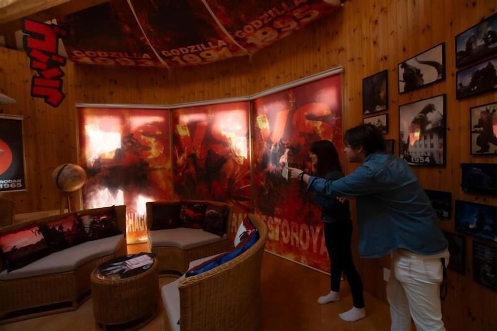 ~ゴジラコラボルーム「怪獣ランド」~ご宿泊者様限定の豪華オリジナルグッズをプレゼント/ゴジラ迎撃作戦ゴールドチケット付き/3名定員/禁煙/全室檜風呂付き 客室5 | グランシャリオ北斗七星135°