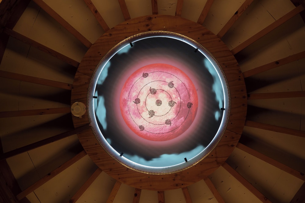 ~NARUTO-ナルト-コラボルーム「暁のコクーン」~ご宿泊者様限定の豪華オリジナルグッズをプレゼント/NARUTO&BORUTO忍里ライトチケット＋ハイドアンドシーク付き/4名定員/禁煙/全室檜風呂 客室2 | グランシャリオ北斗七星135°