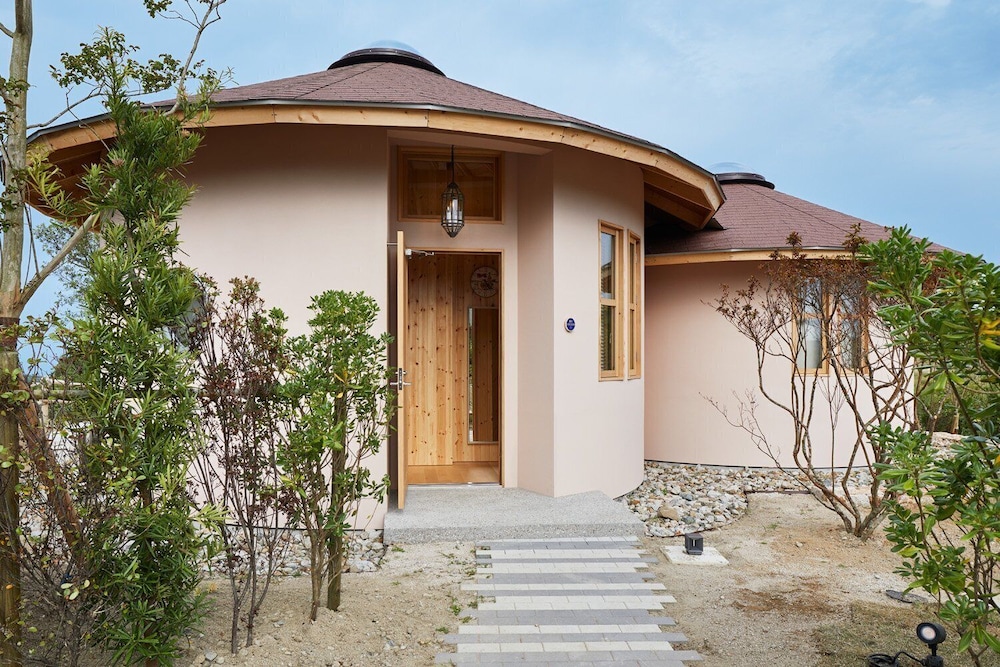 ~満点の星空とテラスから見える贅沢な夜景を~ ナイトビュー確約/名物 "淡路ビーフ山海トマトすき焼き"鍋をご堪能/お部屋は天然のプラネタリウム/星のコクーン4名定員/禁煙/全室檜風呂付 客室0 | グランシャリオ北斗七星135°