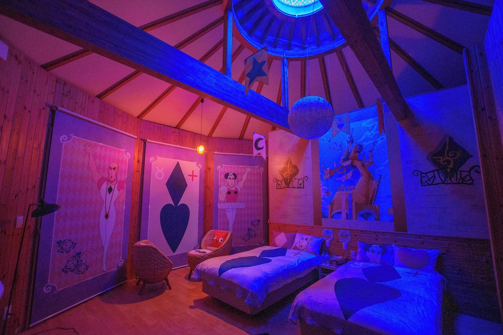 ~クレヨンしんちゃんコラボルーム「ヘンダーコクーン」~ご宿泊者様限定の豪華オリジナルグッズをプレゼント/クレヨンしんちゃんアドベンチャーパークゴールドチケット付き/2名定員/禁煙/全室檜風呂付き 客室2 | グランシャリオ北斗七星135°