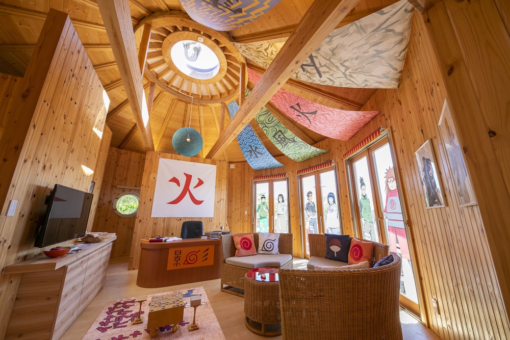 ~NARUTO-ナルト-コラボルーム「火影の別荘」~ご宿泊者様限定の豪華オリジナルグッズをプレゼント/NARUTO&BORUTO忍里ライトチケット付き/4名定員/禁煙/全室檜風呂付き リビング エリア1 | グランシャリオ北斗七星135°