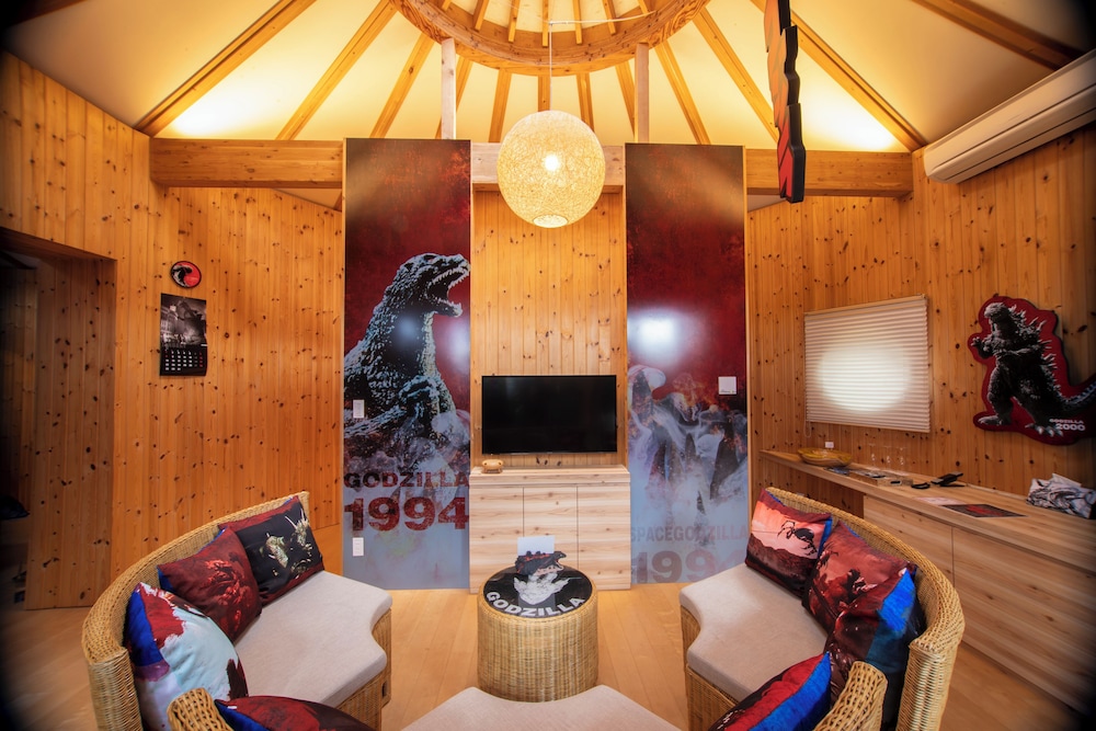 ~ゴジラコラボルーム「怪獣ランド」~ご宿泊者様限定の豪華オリジナルグッズをプレゼント/ゴジラ迎撃作戦ゴールドチケット付き/3名定員/禁煙/全室檜風呂付き 客室3 | グランシャリオ北斗七星135°