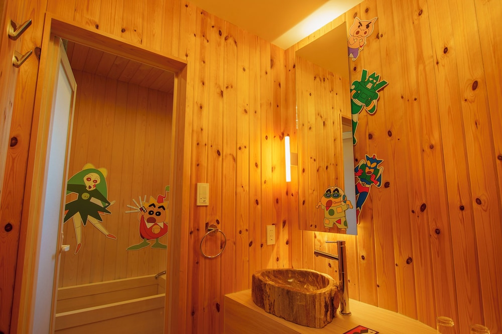 ~クレヨンしんちゃんコラボルーム「ヘンダーコクーン」~ご宿泊者様限定の豪華オリジナルグッズをプレゼント/クレヨンしんちゃんアドベンチャーパークゴールドチケット付き/2名定員/禁煙/全室檜風呂付き バスルーム0 | グランシャリオ北斗七星135°