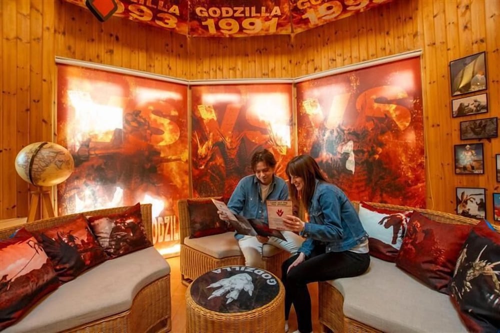 ~ゴジラコラボルーム「怪獣ランド」~ご宿泊者様限定の豪華オリジナルグッズをプレゼント/ゴジラ迎撃作戦ゴールドチケット付き/3名定員/禁煙/全室檜風呂付き 客室7 | グランシャリオ北斗七星135°