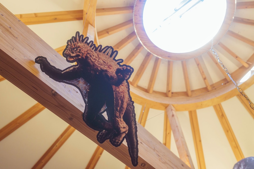 ~ゴジラコラボルーム「昭和東宝怪獣資料室」~ご宿泊者様限定の豪華オリジナルグッズをプレゼント/ゴジラ迎撃作戦ゴールドチケット付き/2名定員/禁煙/全室檜風呂付き 客室3 | グランシャリオ北斗七星135°