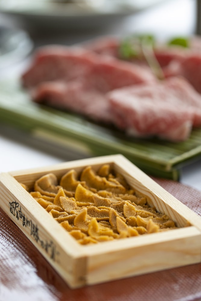 ~満点の星空とテラスから見える贅沢な夜景を~ ナイトビュー確約/名物 "淡路ビーフ山海トマトすき焼き"鍋をご堪能/お部屋は天然のプラネタリウム/星のコクーン4名定員/禁煙/全室檜風呂付 食事・飲み物1 | グランシャリオ北斗七星135°