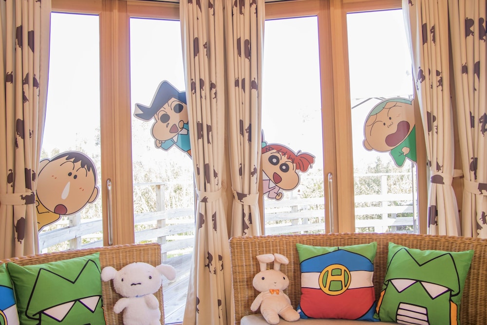 ~クレヨンしんちゃんコラボルーム「オラのコクーン」~ご宿泊者様限定の豪華オリジナルグッズをプレゼント/クレヨンしんちゃんアドベンチャーパークゴールドチケット付き/4名定員/禁煙/全室檜風呂付き | グランシャリオ北斗七星135°