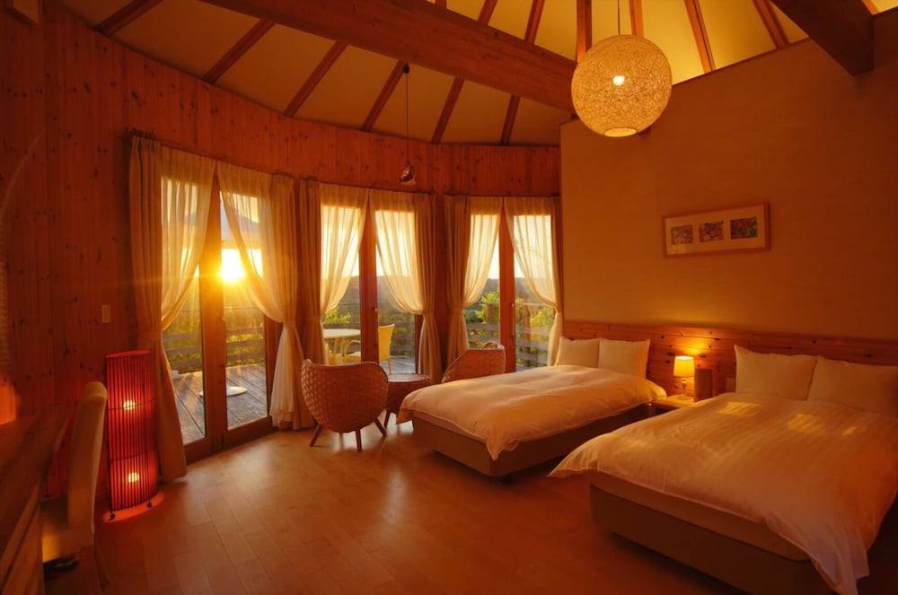 ~夕日が沈む絶景の瞬間をお部屋から~ サンセットビュー確約/名物 "淡路ビーフ山海トマトすき焼き"鍋をご堪能/風のコクーン2名定員/禁煙/全室檜風呂付 | グランシャリオ北斗七星135°